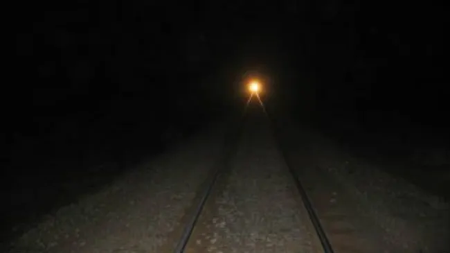 Traficul feroviar, afectat în Capitală. Un bărbat s-a aruncat în fața trenului 