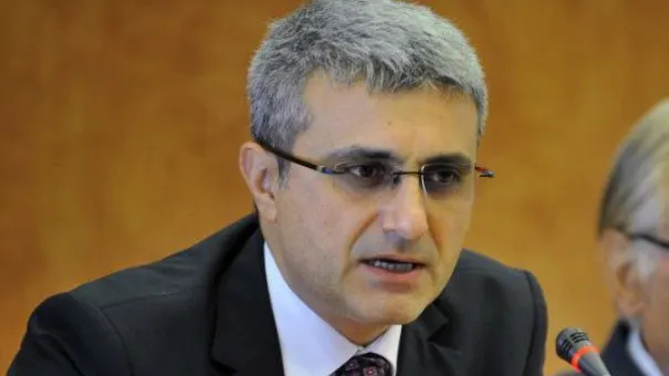 Atacuri în rafală la adresa șpăgarului din Guvern. Robert Turcescu: Cum să faci reforme cu unul care a dat mită 8 ani?