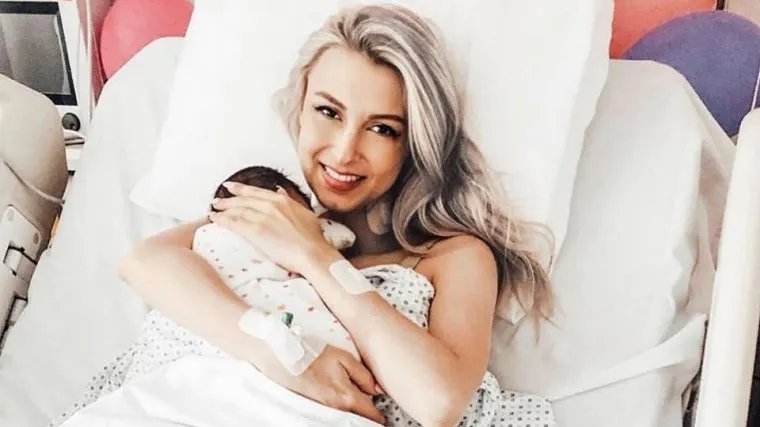 Absurd! O fundație creștină: Andreea Bălan, pedepsită pentru că susține căsătoria între homosexuali