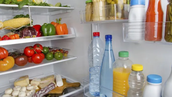 Greşeala pe care o facem toţi când punem LAPTELE la frigider. Cum păstrezi alimentele ca să reziste