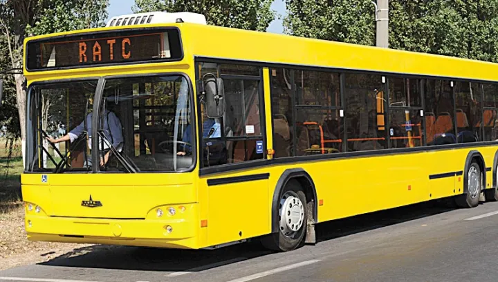 Şofer de autobuz din Constanţa agresat de un grup de tineri