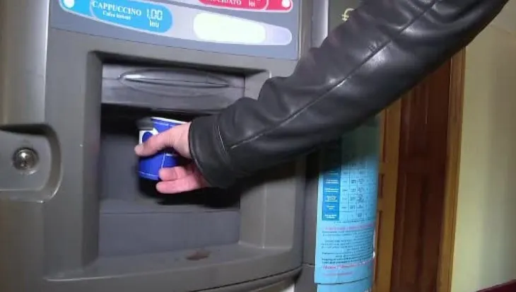 Incredibil! Hoții au spart până și automatele de cafea