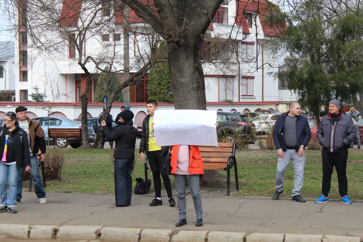 Un protestatar brăilean a reușit să intre în sală și să strige "Jos PSD!". Ce-a urmat