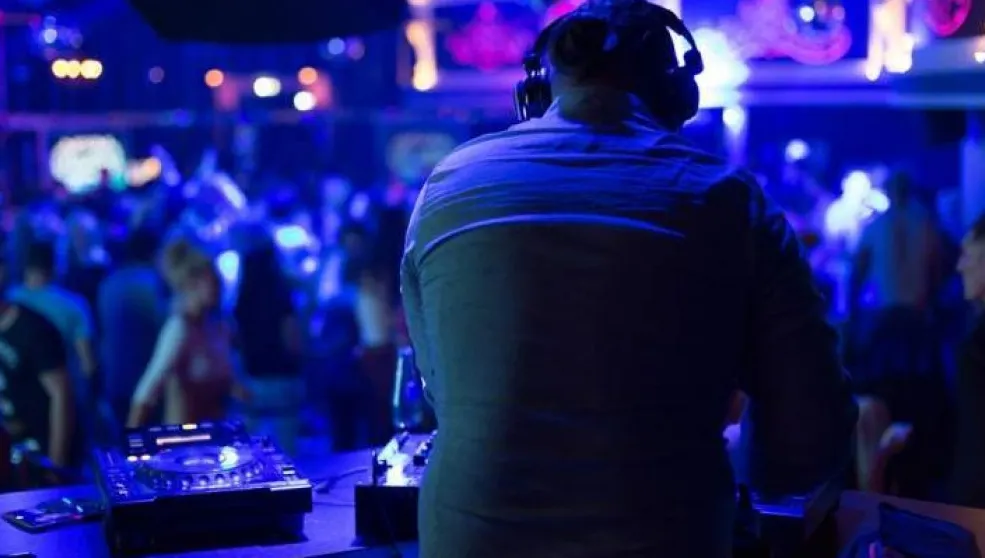 VIDEO Un club de fițe din Mamaia sfidează regulile anti-Covid. Milionarii s-au distrat fără măști și distanțare