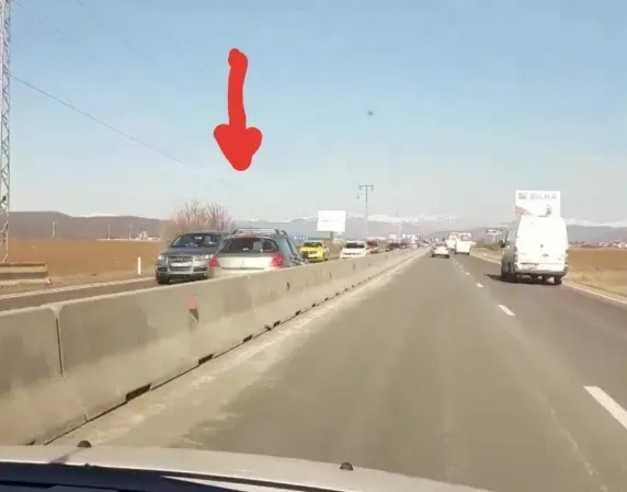 Aşa nu se mai poate, schimbaţi legea! Un şofer de 84 de ani, pe contrasens pe DN1 (VIDEO)