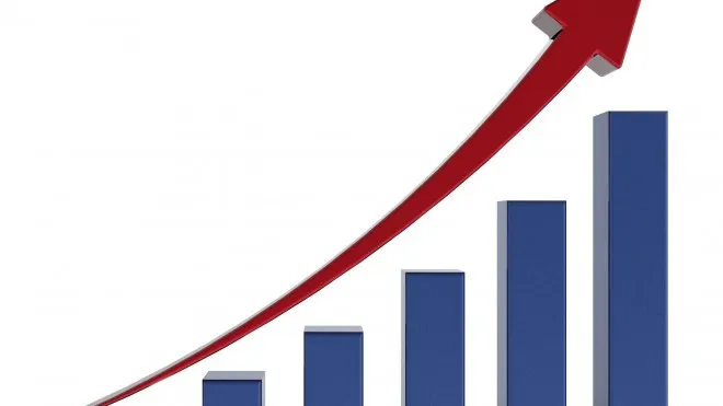 Crește vârsta medie a femeilor care nasc primul copil, în UE