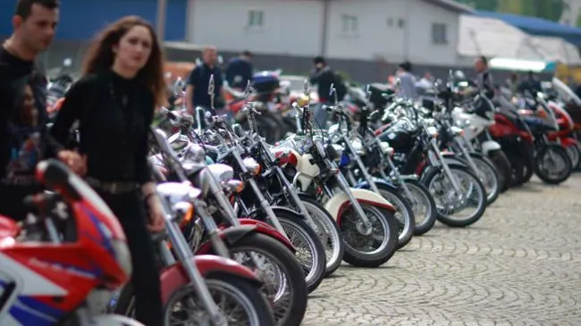 Vânzările de motociletele au tras în sus afacerile din industria auto 