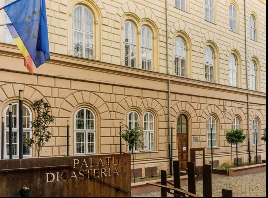 Un bărbat a vrut să-și dea foc în fața Tribunalului Timișoara