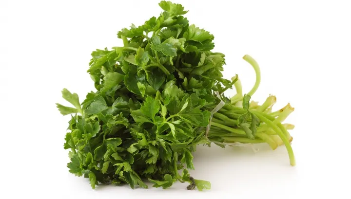 Salata de pătrunjel verde care te ajută să slăbeşti rapid, frumos şi sănătos