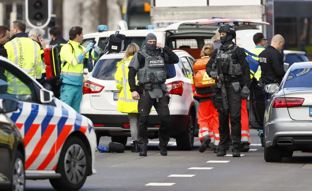 Atac armat în Utrecht, Olanda: 3 morți, mai mulți răniți.  Atacatorul a fost arestat