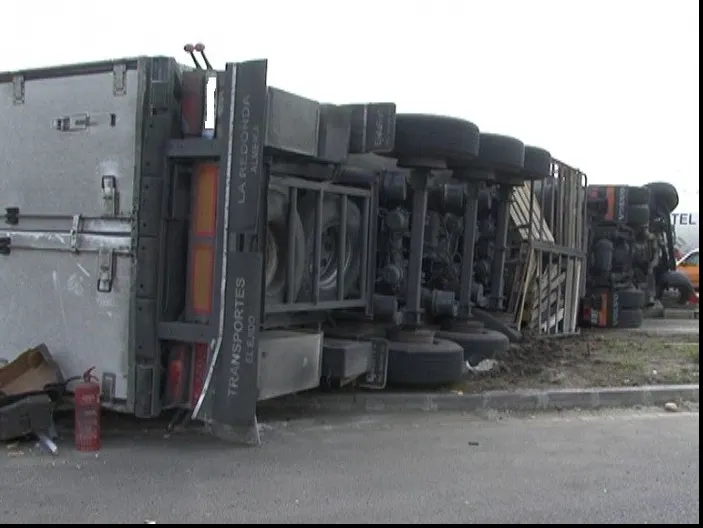 Accident grav la Răducăneni: trei TIR-uri, implicate!