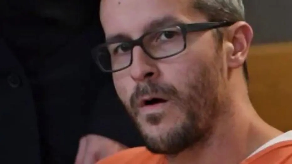 Criminalul ține poze cu toate victimele în celula de penitenciar și vorbește cu ele în fiecare zi