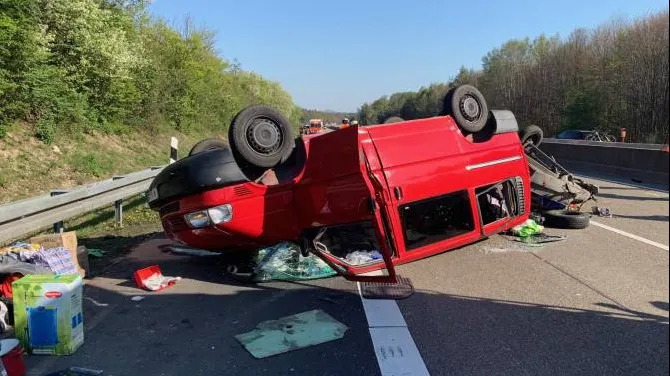 Microbuz din România, răsturnat pe o autostradă din Germania. Cel puțin două victime