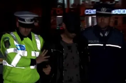 Bărbatul din Galaţi care s-a filmat în timp ce-și bătea fără milă copiii a fost reţinut