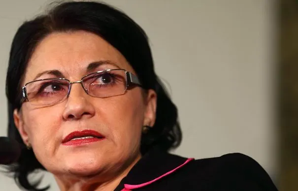 Andronescu, elevei care a dat foaia goală la BAC: Ești un copil rebel, dar inteligent!