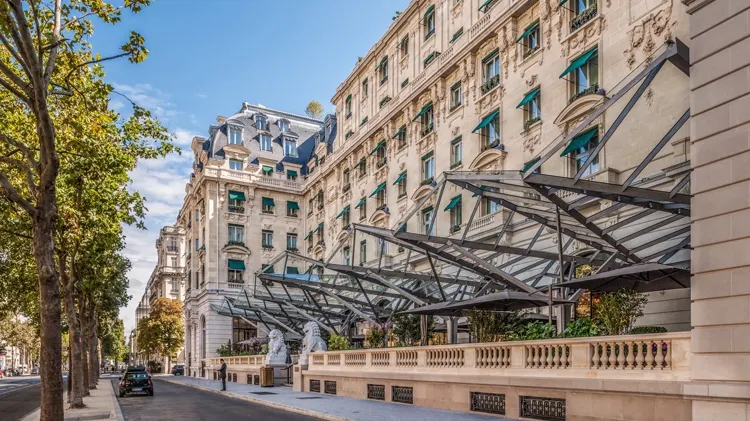 Jaf ca în filme într-un hotel de cinci stele din Paris
