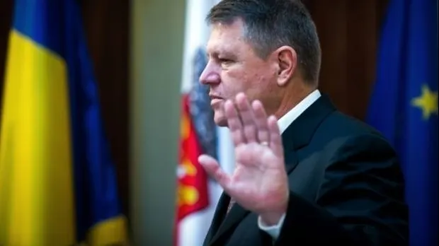 Iohannis, acuzat că a irosit "ultima armă împotriva penalilor din Parlament"