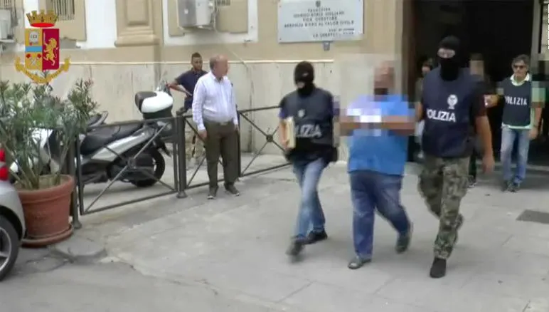 Asigurări fraudate cu accidente false. Cât primea "victima"