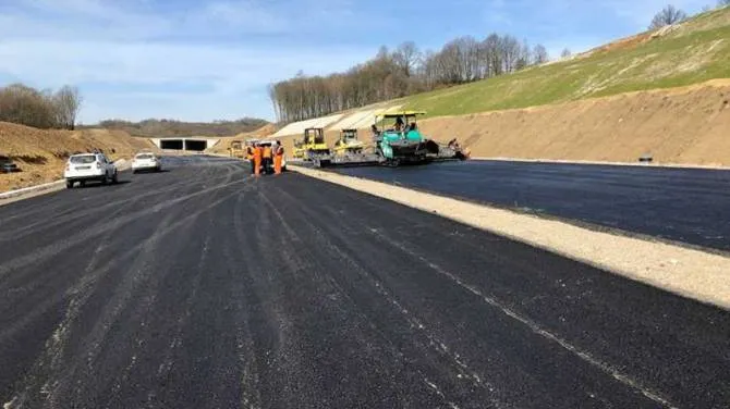 Grindeanu a găsit vinovatul pentru întârzierile lucrărilor de infrastructură: „E criză!”