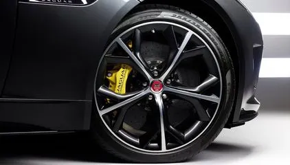 Sute de mașini de lux într-un oraș din România! La ce ȘIRETLIC au recurs proprietarii autoturismelor