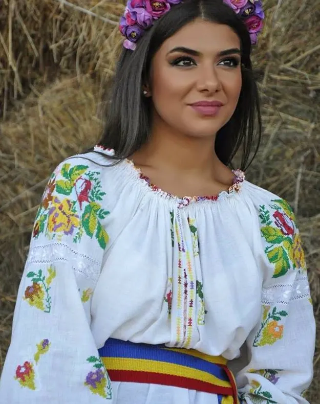Nu e top model, e consiliera lui Cătălin Rădulescu "Mitralieră"! (GALERIE FOTO)