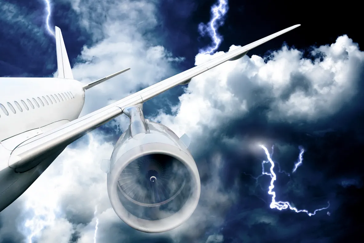 Traficul aerian, dat peste cap de vremea nefavorabilă. Ce curse internaționale au fost DEVIATE la Iaşi