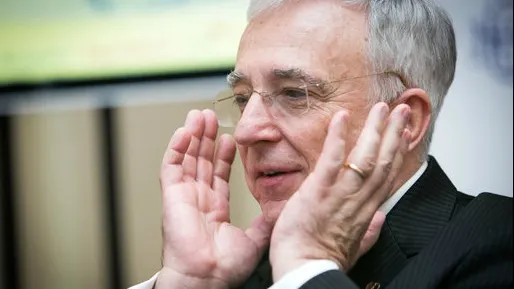 Isărescu nu se opune să aducă aurul în țară. "Să mărim muzeul, să atingă fiecare un lingou"