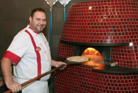 A mâncat pizza în fiecare zi, timp de un an, iar când s-a urcat pe cântar a avut un șoc