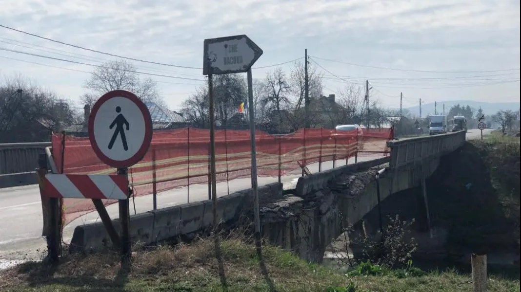 După ce Cuc i-a băgat în priză cu centura Bacăului, drumarii au uitat de "Podul morţii"