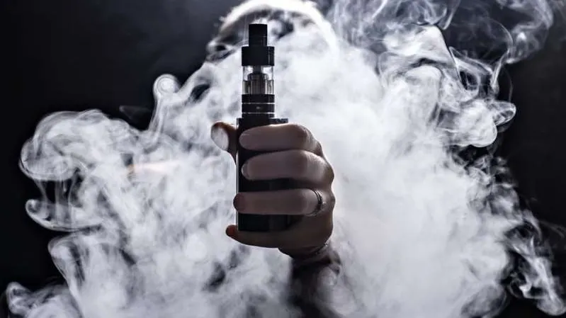 Anchetă medicală: Tigările electronice, o posibilă cauză pentru bolile pulmonare