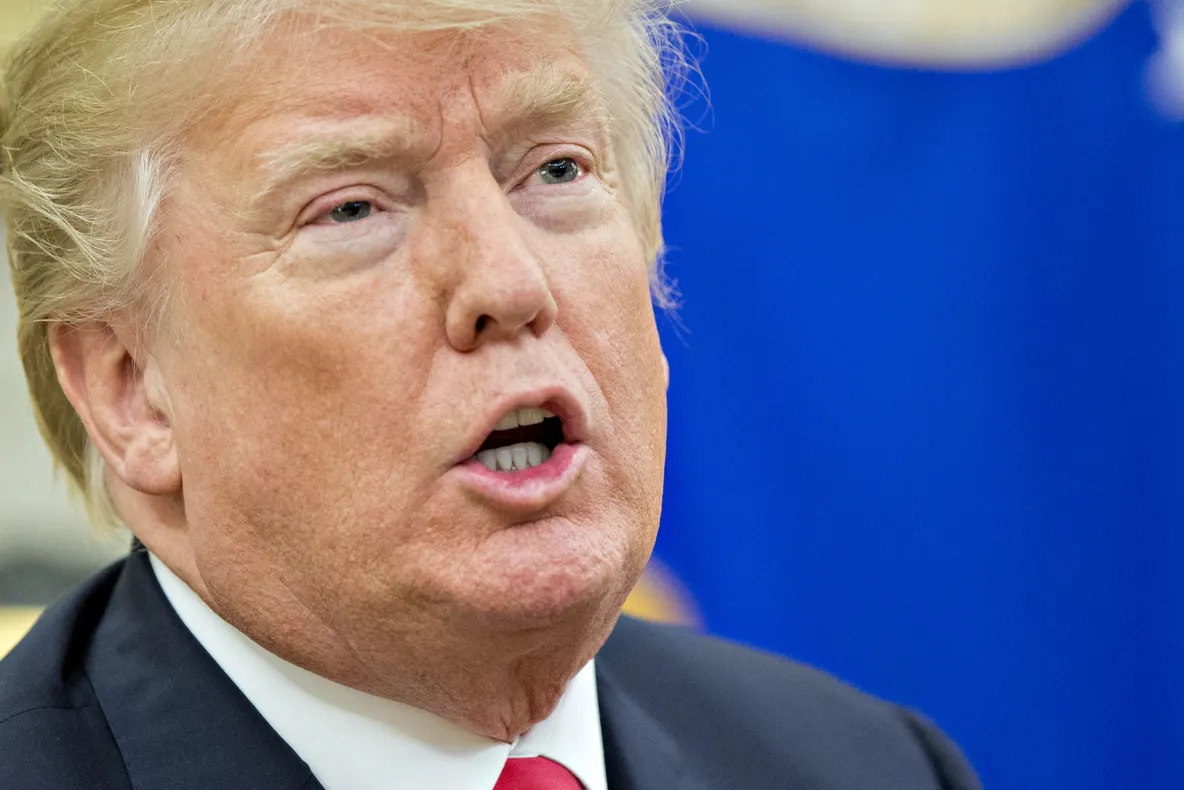 Trump ameninţă un jurnalist cu închisoarea pentru că a fotografiat o scrisoare de la Kim Jong-un