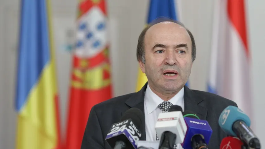 Tudorel Toader acuză Bruxelles-ul de ingerinţe şi "îngrijorări" electorale