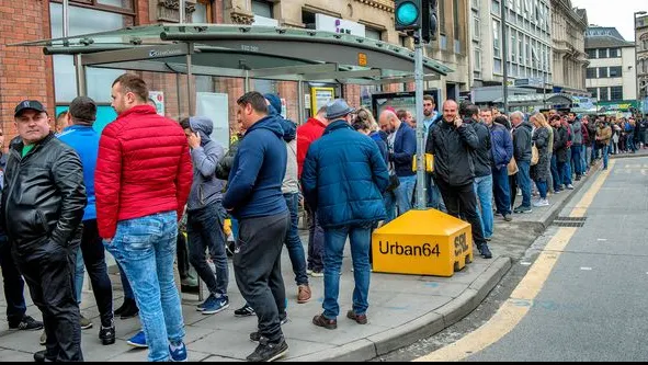 Presa din UK, șocată de cozile uriașe de români la vot