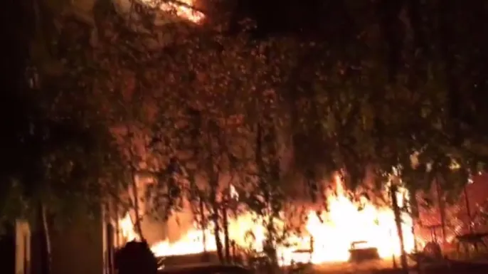 Incendiu la un hotel din Căciulata: Aproximativ 70 de persoane s-au autoevacuat