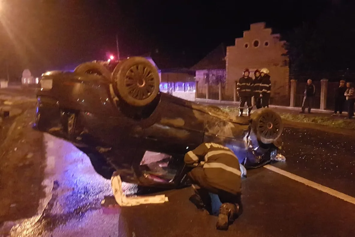 Accident cumplit produs de o șoferită beată. Cinci persoane, de urgență la spital 