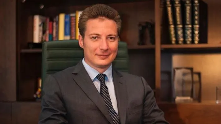 Andrei Caramitru: "Cum grijania voastră băgați oameni în dube?"
