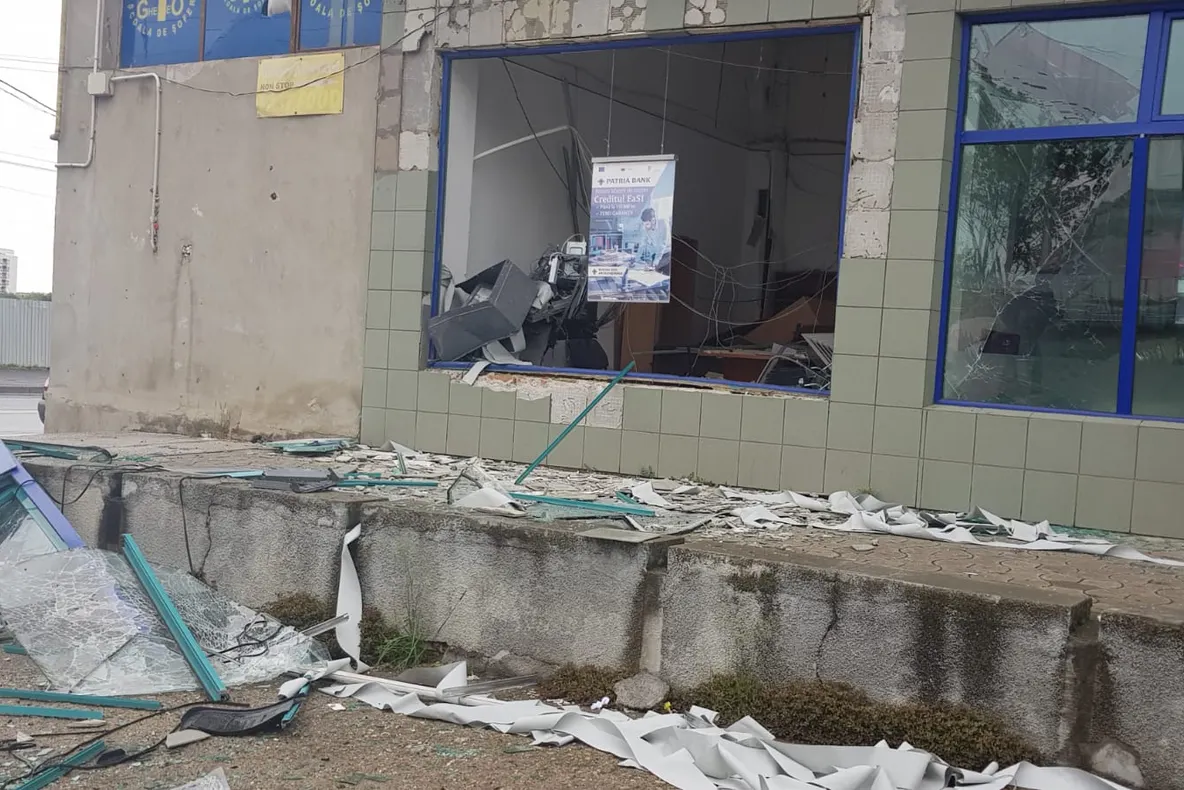 Hoții de bancomate, infractori care ”și-au făcut studiile” în străinătate. Noi detalii despre cum acționa gruparea destructurată recent