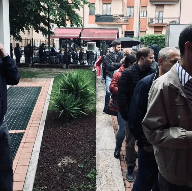 Europarlamentare 2019 - Cozi la secțiile de votare din diaspora(Foto și video)