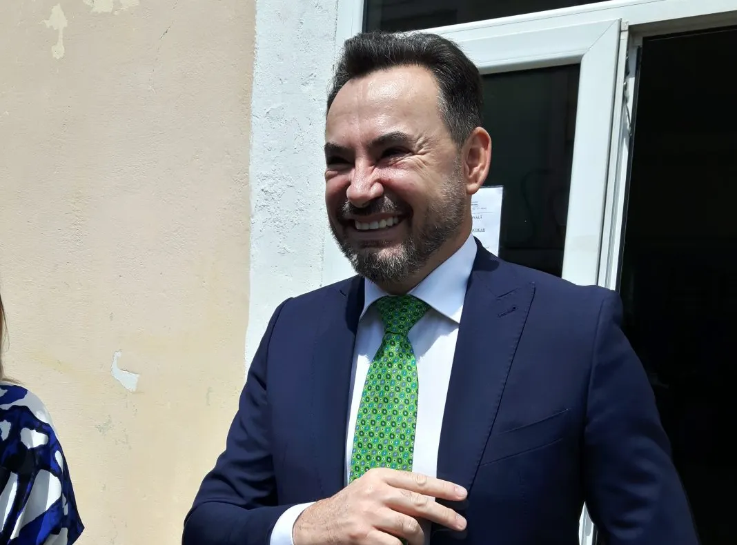 Primarul Aradului, Gheorghe Falcă, a demisionat din cauza lui Adrian Năstase
