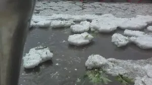 Trei copii au CĂZUT într-un lac înghețat din județul Brașov: Unul dintre ei a MURIT