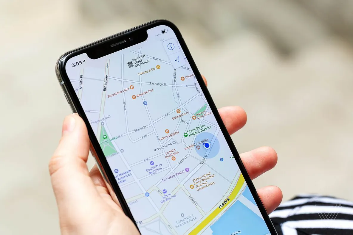 Google Maps va afișa limitele de viteză și radarele