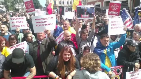 Planul lui Dragnea pentru finalul campaniei: mega-miting cu 100.000 de oameni în alb, la București