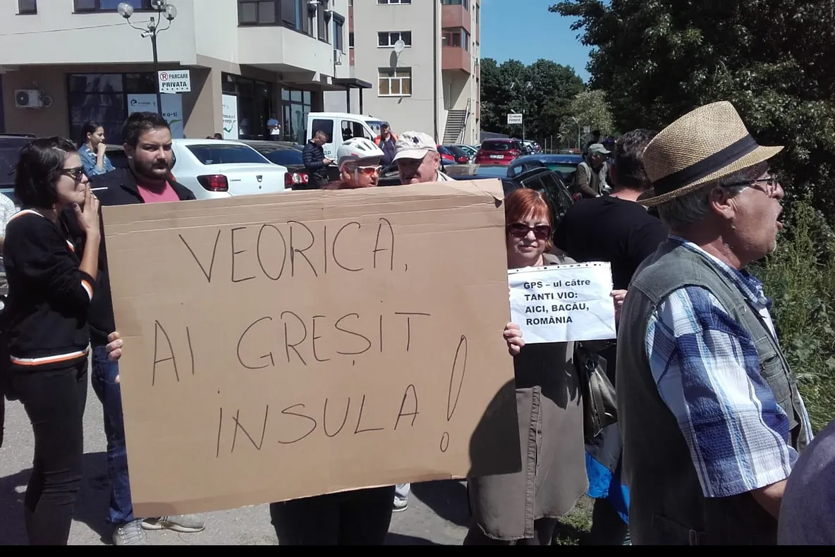 Viorica Dăncilă n-a scăpat de huiduieli nici la Bacău (VIDEO + GALERIE FOTO) 