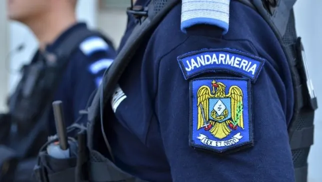Jandarm căutat de poliţişti, după ce a produs un accident grav şi a fugit