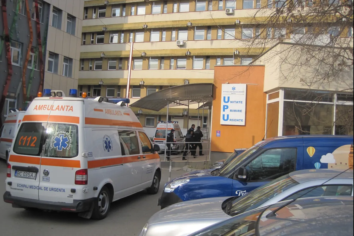 Anchetă în cazul pacientei care a murit după ce a sărit din ambulanță
