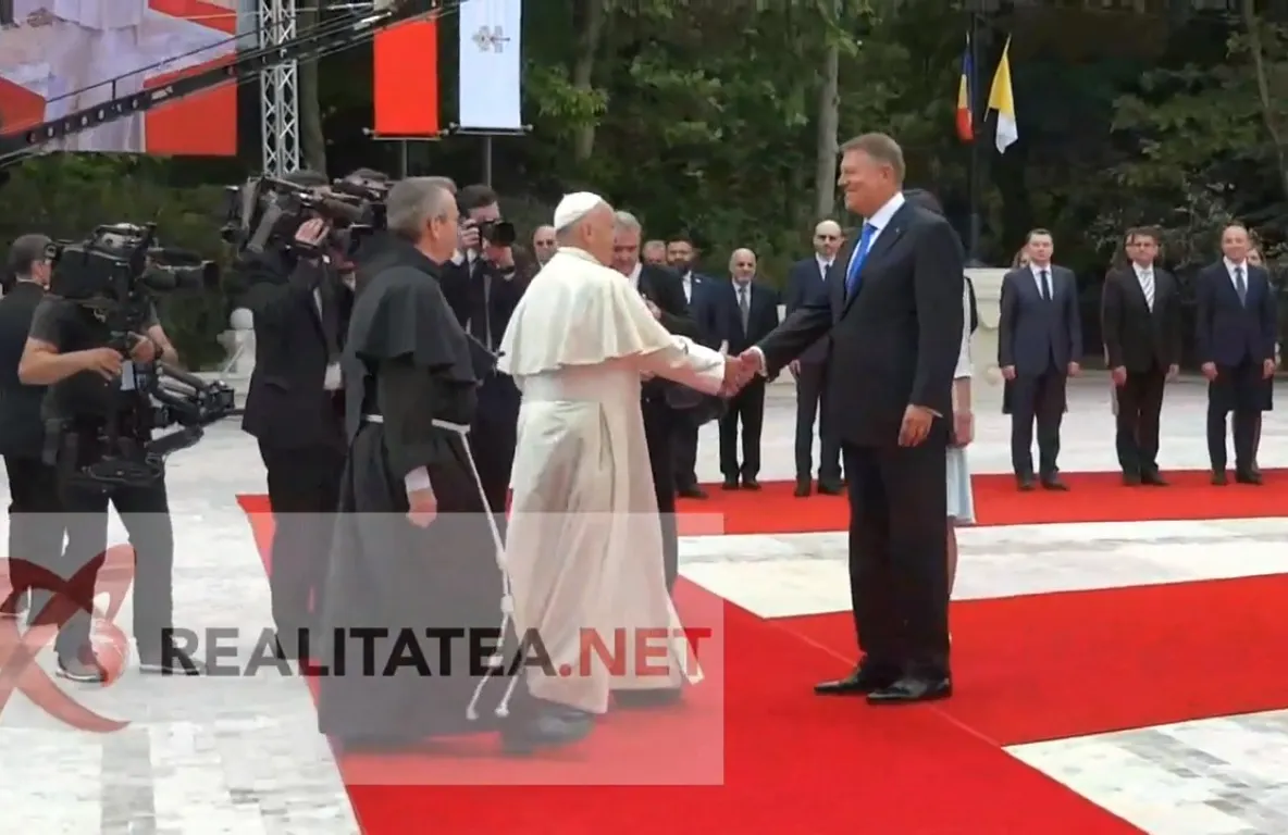 Klaus Iohannis i-a vorbit Papei Francisc despre victoria în alegerile europarlamentare