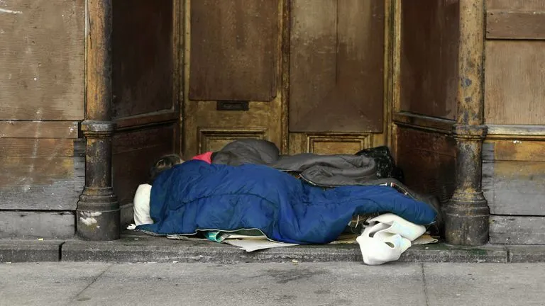 Aroganță de miliardar! Risipește milioane de dolari ca să afle de ce există sărăcie în lume!