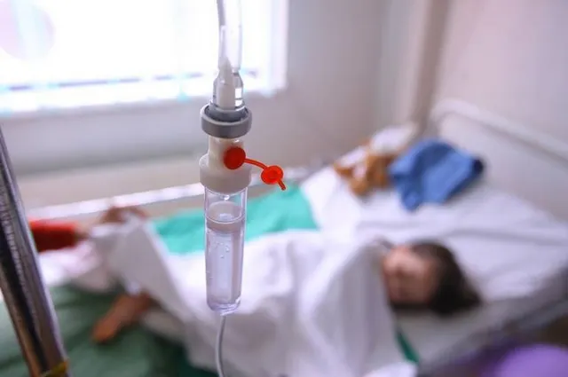 Nouă copii internați cu toxiinfecție alimentară după ce au băut lapte la școală