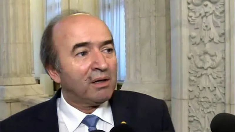Exclusiv | Augustin Lazăr despre Tudorel Toader: "A plecat pe unde au decis stăpânii lui". Toader i-a dat replica pe Facebook