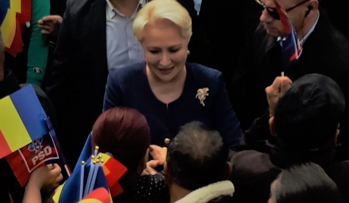 După un miting sub așteptări la Galați, șefii PSD au plecat pe ușa din spate, de teama protestelor